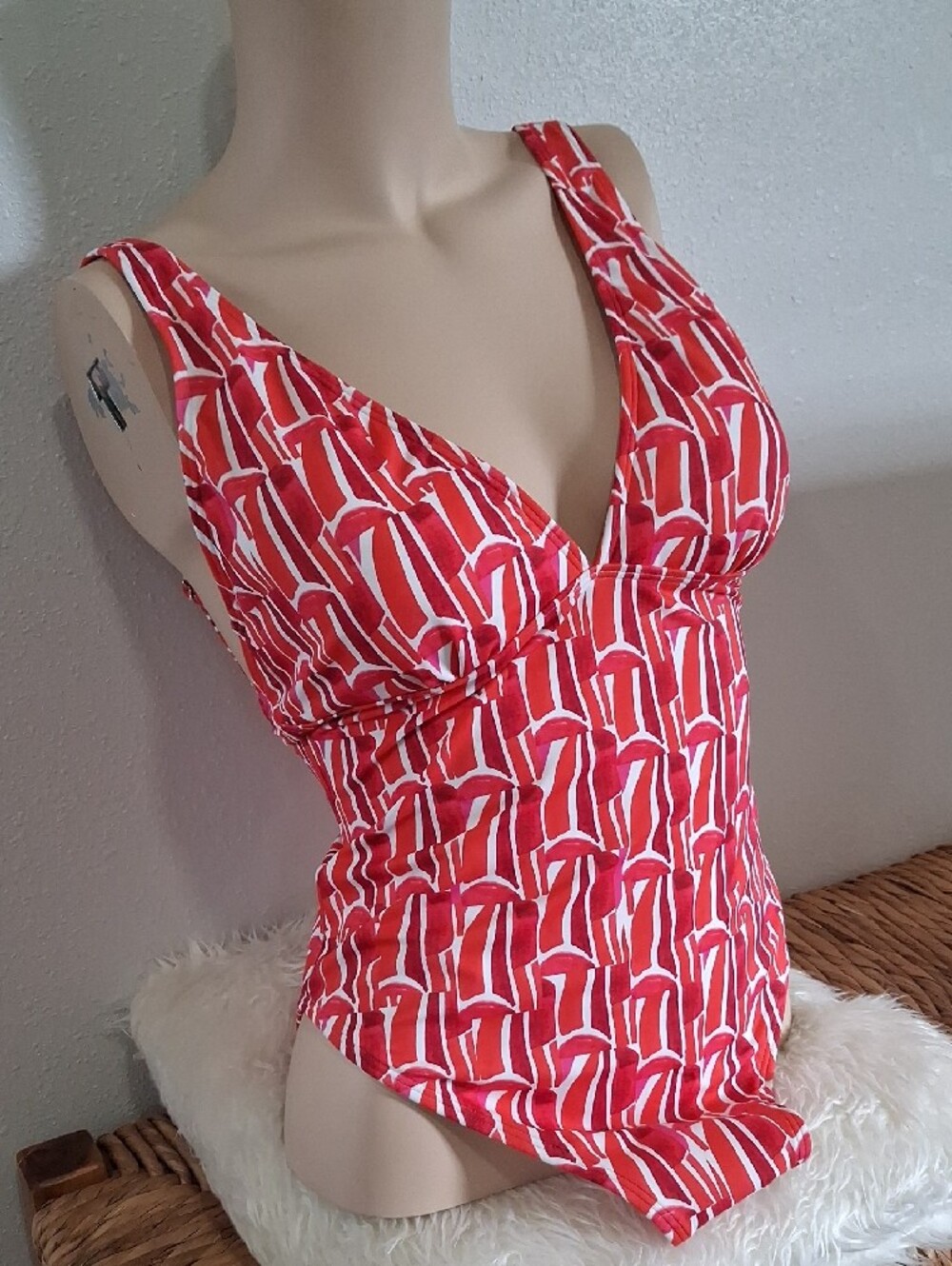 VENUS Red and White Geometric Swimwear - Picture 3 of 7